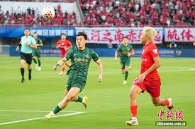 那不勒斯战胜AC米兰，意甲争冠形势更为激烈